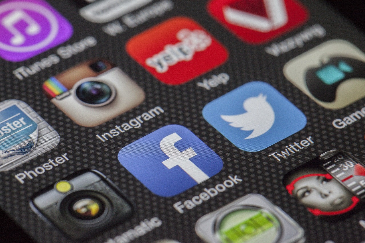 découvrez comment tirer parti des réseaux sociaux pour renforcer votre présence en ligne, engager votre audience et promouvoir votre marque efficacement.